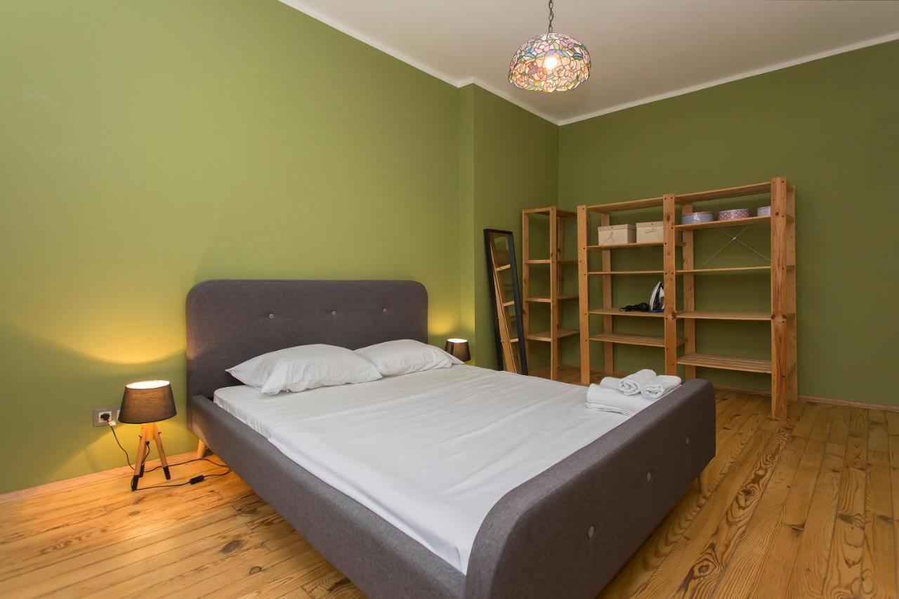 Colorful 2Bdr Apartment In The City Center صوفيا المظهر الخارجي الصورة