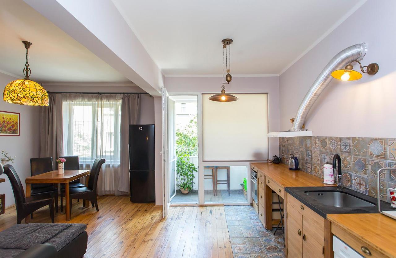 Colorful 2Bdr Apartment In The City Center صوفيا المظهر الخارجي الصورة