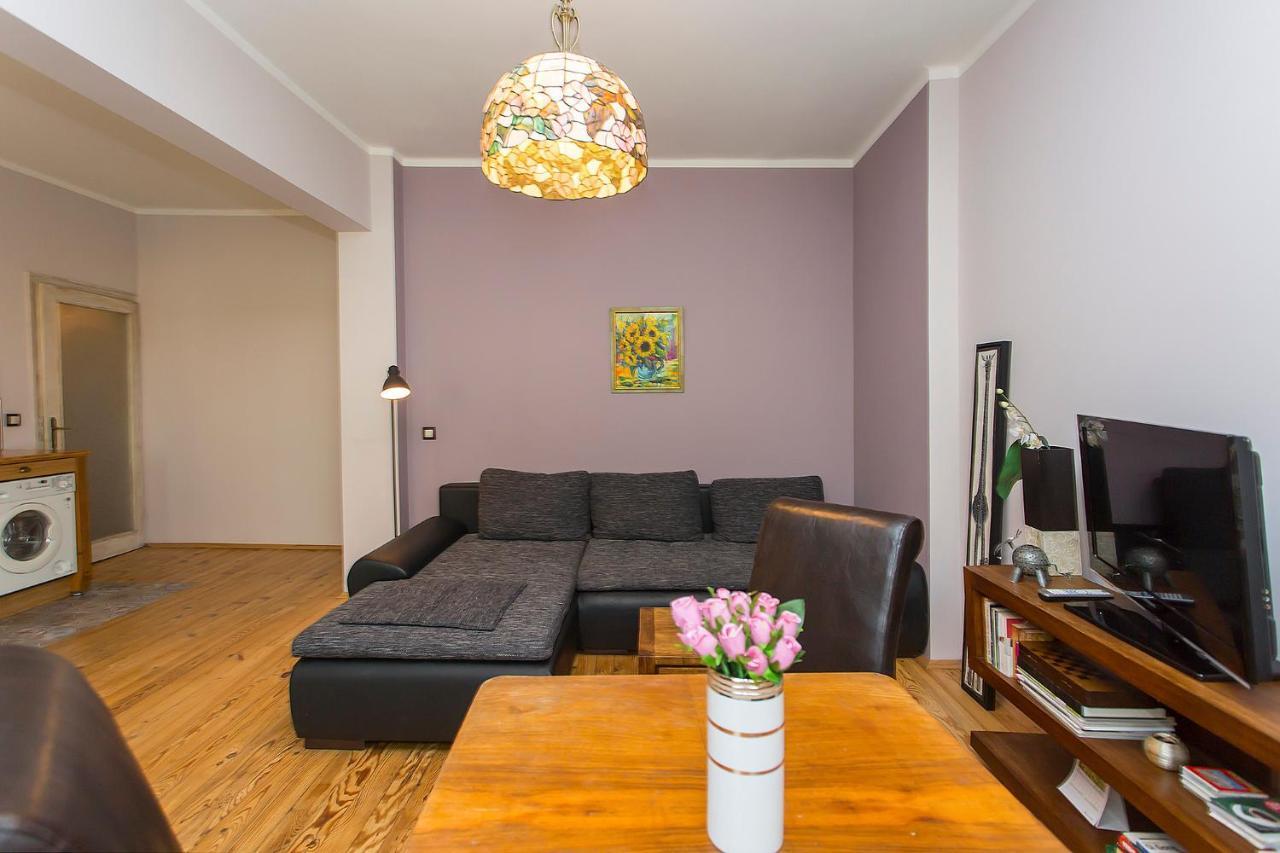 Colorful 2Bdr Apartment In The City Center صوفيا المظهر الخارجي الصورة