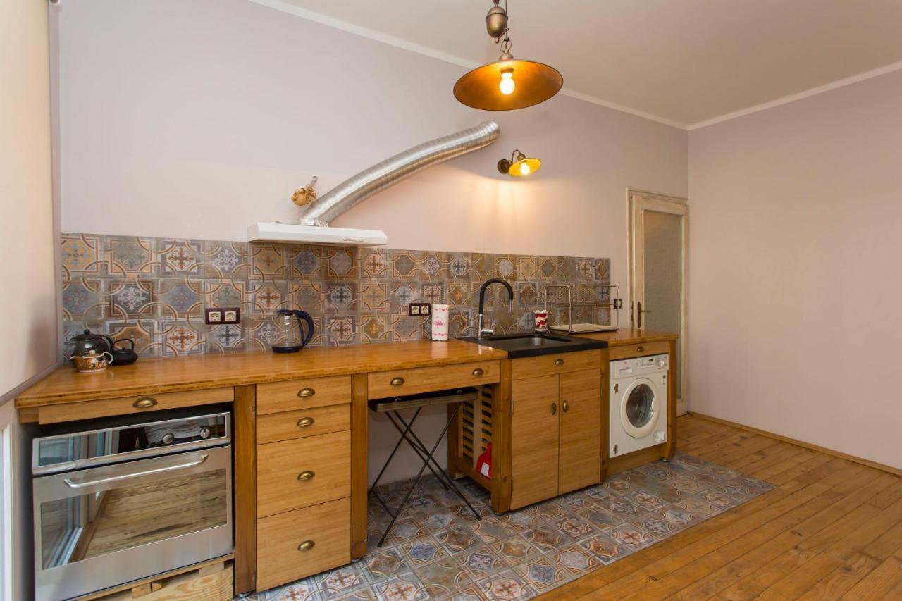 Colorful 2Bdr Apartment In The City Center صوفيا المظهر الخارجي الصورة