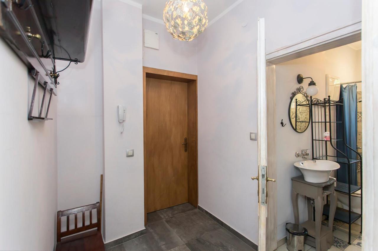 Colorful 2Bdr Apartment In The City Center صوفيا المظهر الخارجي الصورة