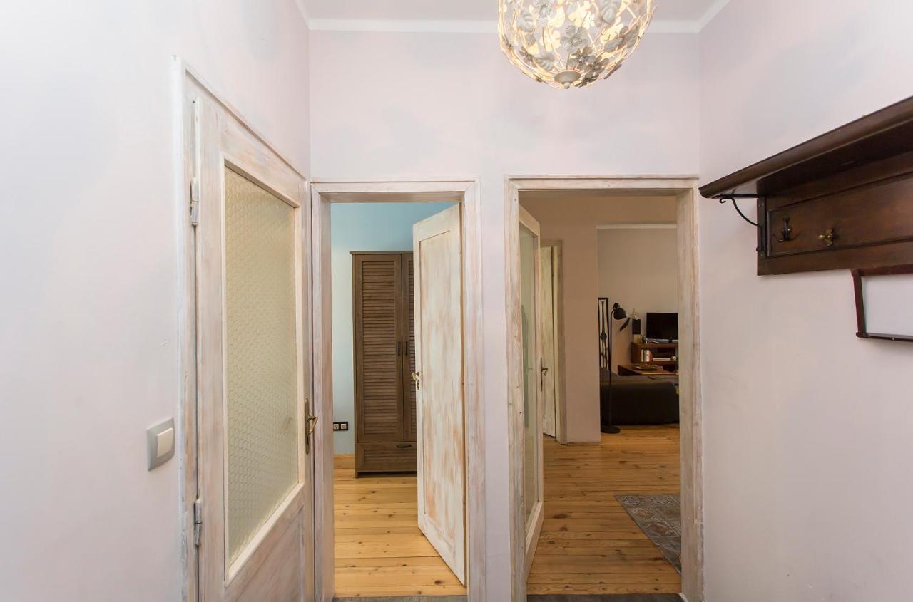 Colorful 2Bdr Apartment In The City Center صوفيا المظهر الخارجي الصورة